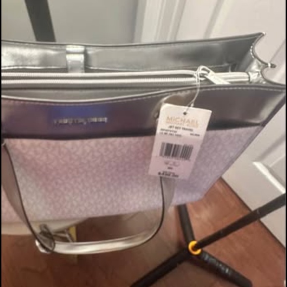 Michael Kors Jet Set Travel Large Logo Multifunction Pocket Tote Bag in Pale Sil - Picture 10 of 10